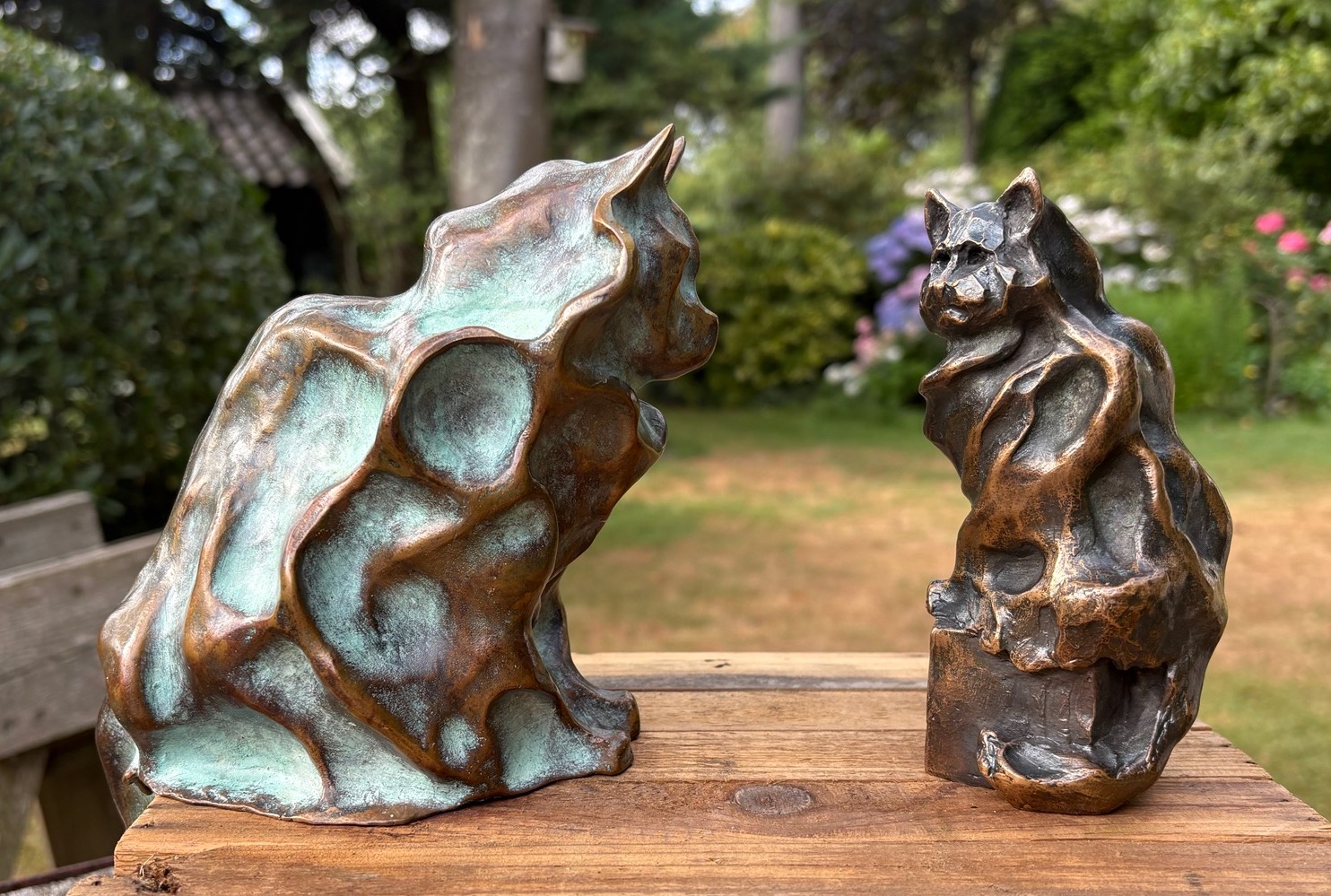 Karesz (h.26, 2020) & Lusta (h.14 cm, 2026) - brons