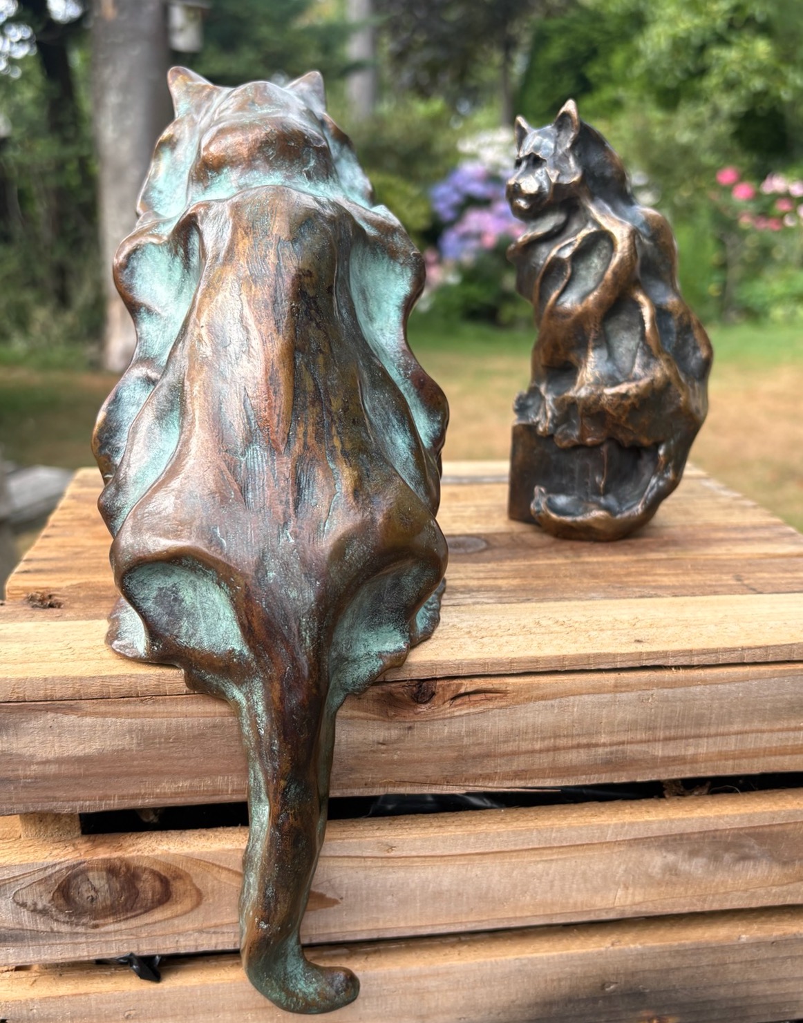 Karesz (h.26, 2020) & Lusta (h.14 cm, 2026) - brons
