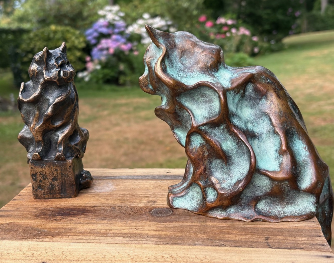 Karesz (h.26, 2020) & Lusta (h.14 cm, 2026) - brons